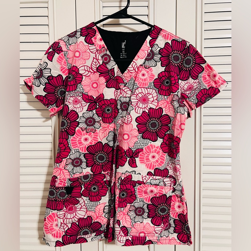 Women’s Floral Pink and Black Women's Scrub Top Size XS